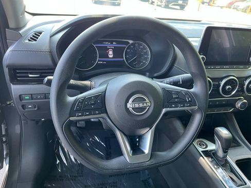 Used 2025 Nissan Sentra SV FWD image 21