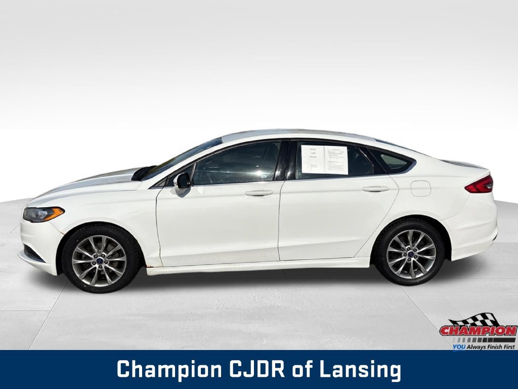 Used 2017 Ford Fusion SE FWD image 4