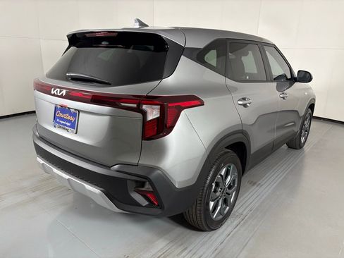 New 2026 Kia Seltos LX FWD image 8