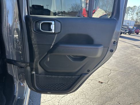 Used 2022 Jeep Gladiator Rubicon w/ Cold Weather Group image 17