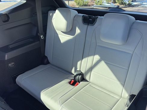 Used 2020 Volkswagen Tiguan SE R-Line image 16