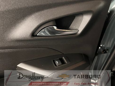 Used 2025 Chevrolet Trax LT FWD image 28
