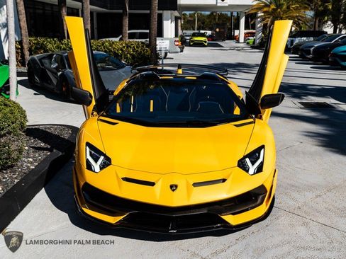 Used 2021 Lamborghini Aventador SVJ image 12