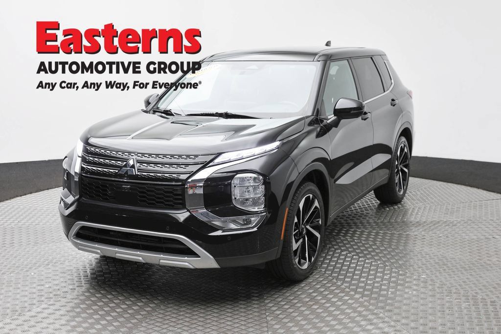 Used 2024 Mitsubishi Outlander SE AWD/4WD image 1