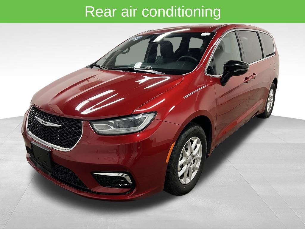 Used 2025 Chrysler Pacifica Select FWD image 13