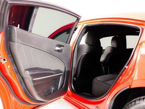 Used 2019 Dodge Charger SXT image 17