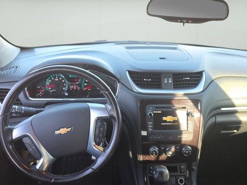 Used 2017 Chevrolet Traverse LT w/ Style and Technology Package image 11