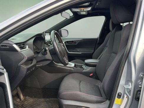 Used 2021 Toyota RAV4 SE w/ Weather & Moonroof Package image 9