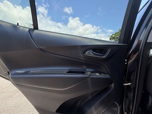 Used 2020 Chevrolet Equinox LT w/ Driver Convenience Package FWD image 11