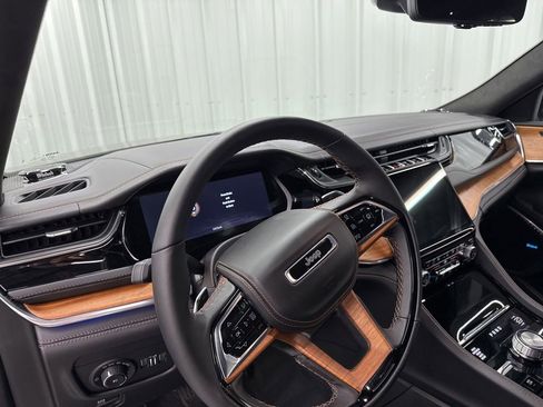 Used 2025 Jeep Grand Cherokee Summit AWD/4WD image 22
