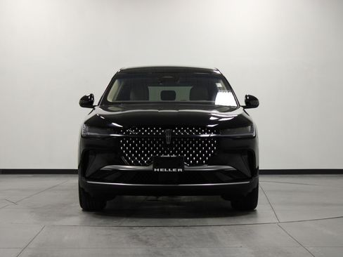 Used 2024 Lincoln Nautilus Premier image 9