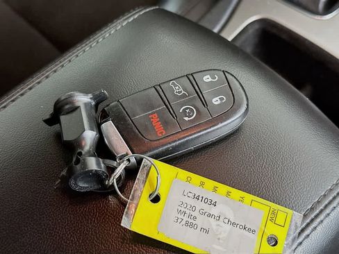 Used 2020 Jeep Grand Cherokee Altitude image 21