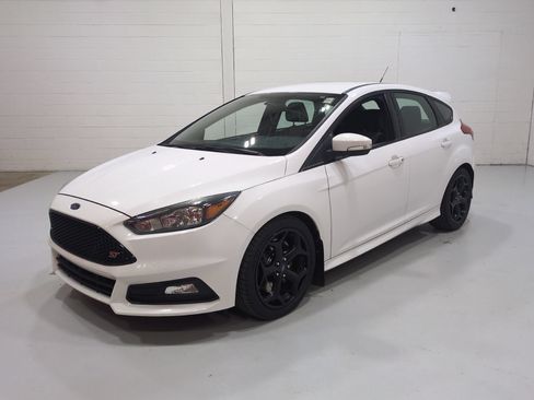 Used 2018 Ford Focus ST FWD image 8