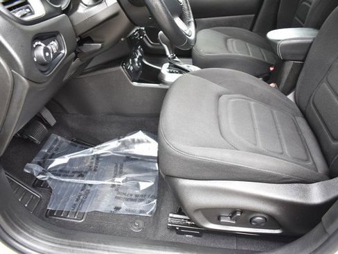 Used 2022 Jeep Renegade Latitude w/ Convenience Group image 15