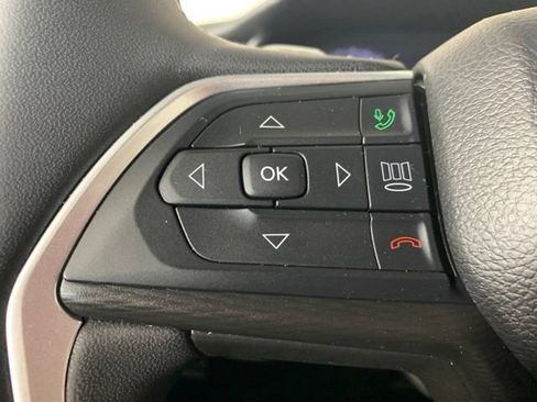 Used 2025 Jeep Grand Cherokee Altitude AWD/4WD image 28