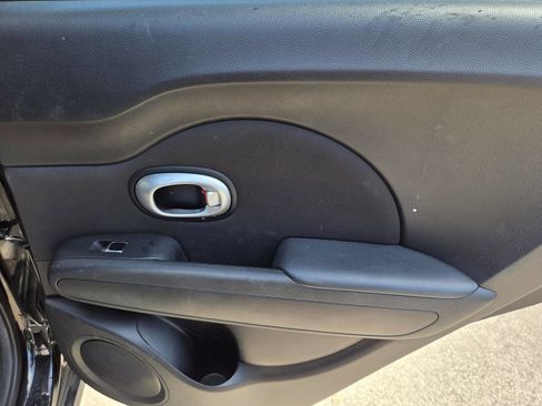 Used 2018 Kia Soul + FWD image 28