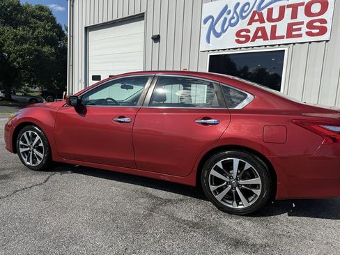 Used 2016 Nissan Altima 2.5 SR FWD image 10