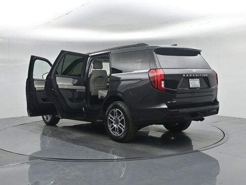 Used 2025 Ford Expedition Active image 38