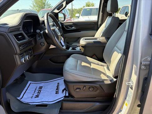 Certified 2023 GMC Yukon SLT w/ SLT Luxury Package AWD/4WD image 16