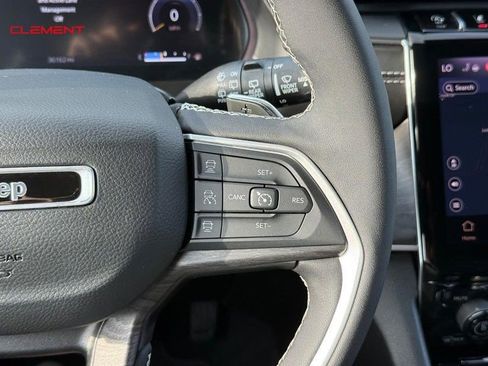 Used 2023 Jeep Grand Cherokee Limited image 22