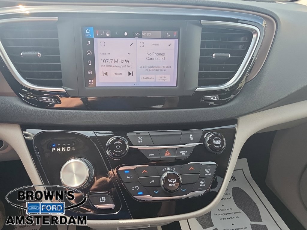 Used 2022 Chrysler Voyager LX FWD image 17