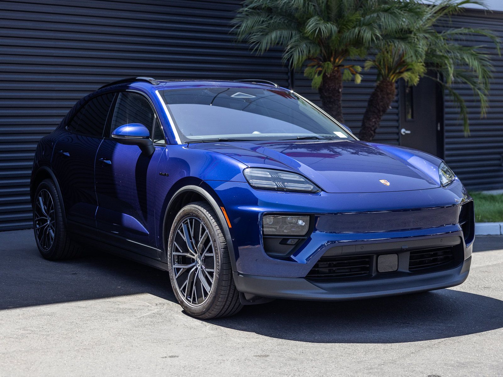 Certified 2025 Porsche Macan 4 Electric AWD/4WD image 6
