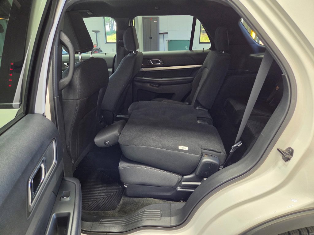 Used 2018 Ford Explorer XLT w/ XLT Technology Feature Bundle AWD/4WD image 20