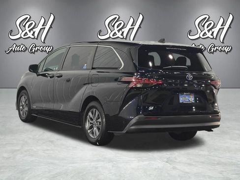 Used 2021 Toyota Sienna LE FWD image 16