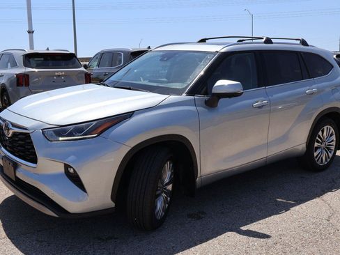 Used 2025 Toyota Highlander Platinum AWD/4WD image 7