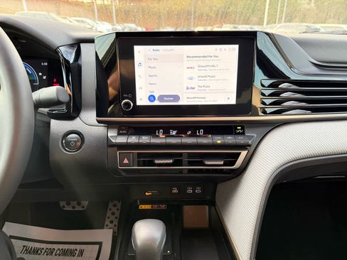 Used 2025 Toyota Camry SE image 17