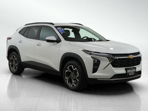 Used 2024 Chevrolet Trax LT w/ Sunroof Package image 7