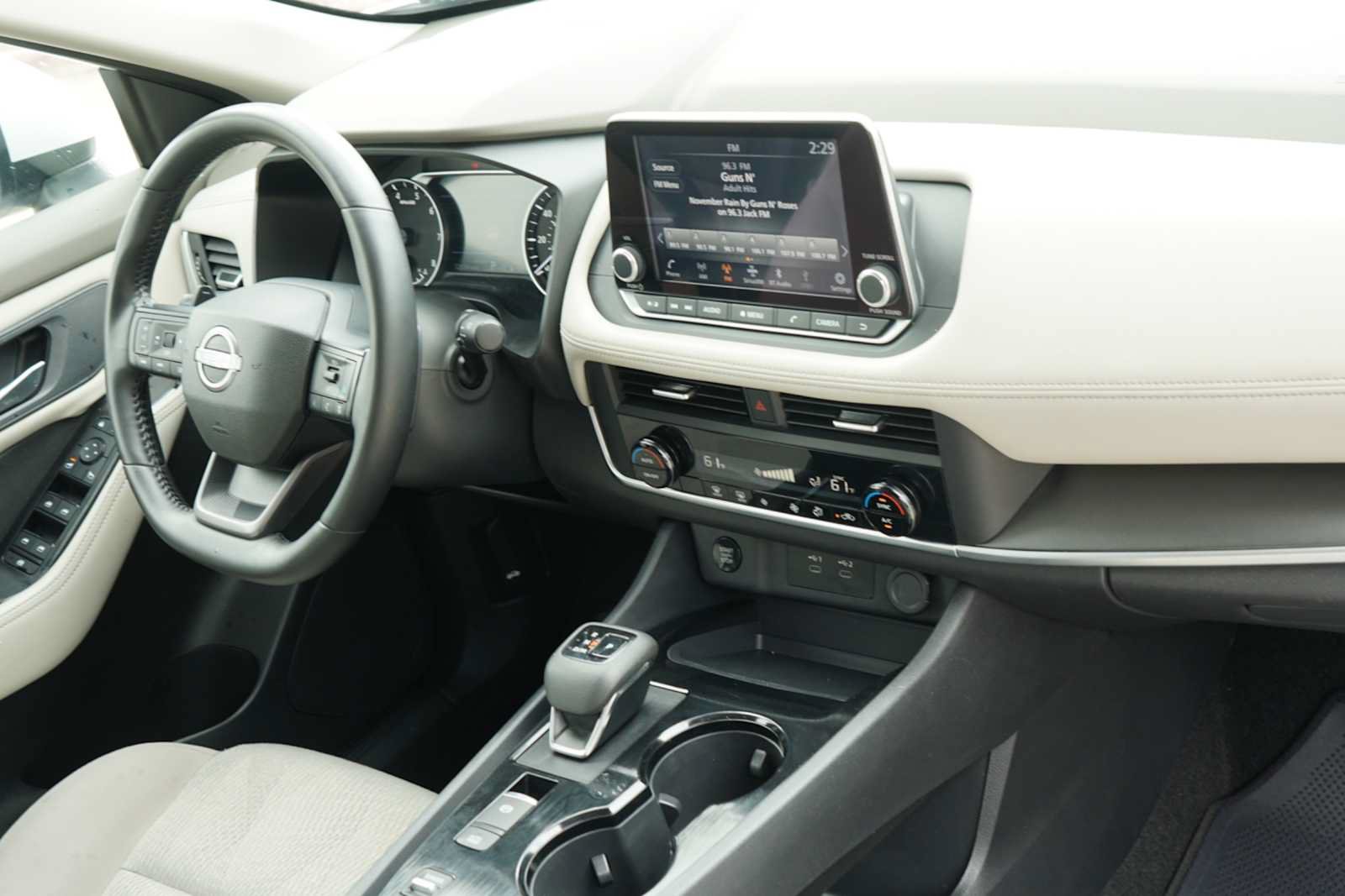 Used 2025 Nissan Rogue SV FWD image 23