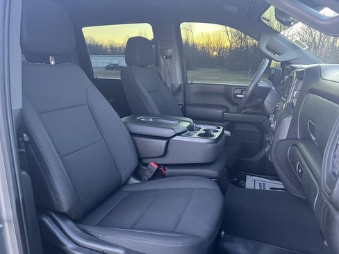 Used 2025 Chevrolet Silverado 2500 Custom image 13