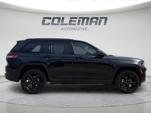 Used 2023 Jeep Grand Cherokee Limited w/ Black Appearance Package AWD/4WD image 6