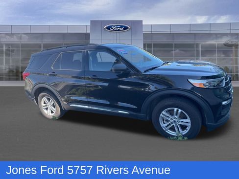 Used 2023 Ford Explorer XLT w/ Equipment Group 202A AWD/4WD image 3