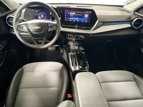 Used 2025 Chevrolet Trax LT image 30