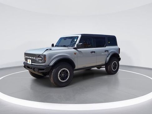 New 2026 Ford Bronco Badlands w/ Sasquatch Package AWD/4WD image 3