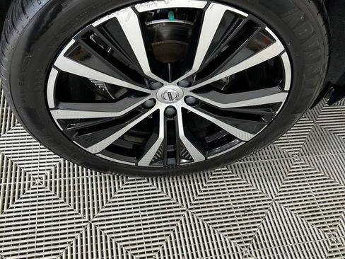 Used 2024 Volvo XC60 B5 Plus image 4