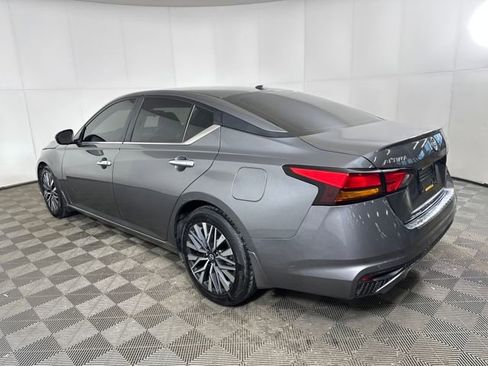 Used 2023 Nissan Altima 2.5 SV w/ SV Premium Package image 5