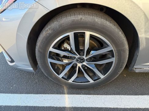 Used 2025 Volkswagen Jetta SE image 7