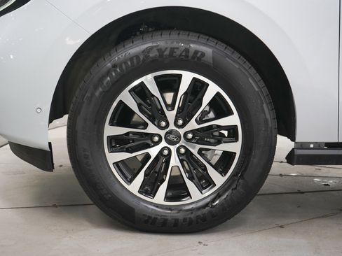 Used 2025 Ford Expedition Max Platinum AWD/4WD image 33