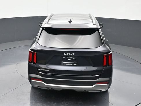 Used 2025 Kia Sorento SX image 16