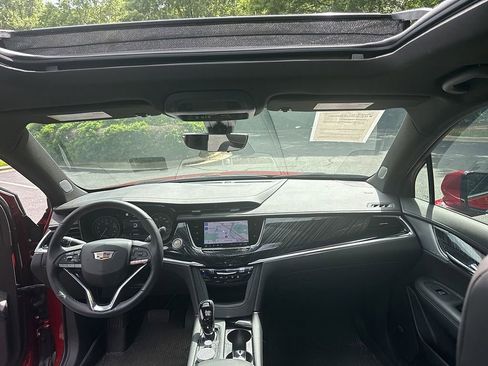 Used 2024 Cadillac XT6 Premium Luxury w/ Technology Package FWD image 28