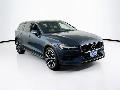 Used 2021 Volvo V60 T5 Cross Country w/ Climate Package AWD/4WD image 3