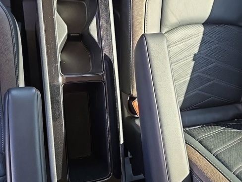 Used 2022 Nissan Pathfinder Platinum image 16