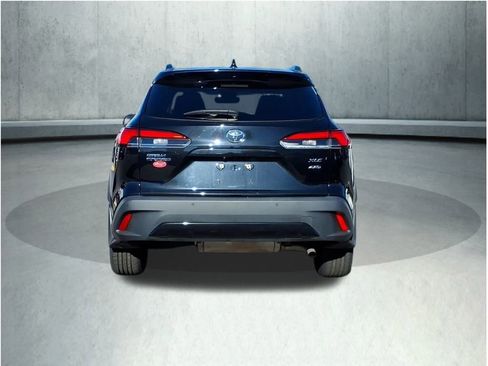 Certified 2022 Toyota Corolla Cross XLE image 25