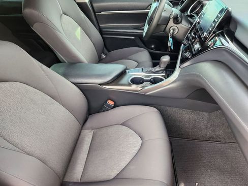 Used 2022 Toyota Camry LE image 18