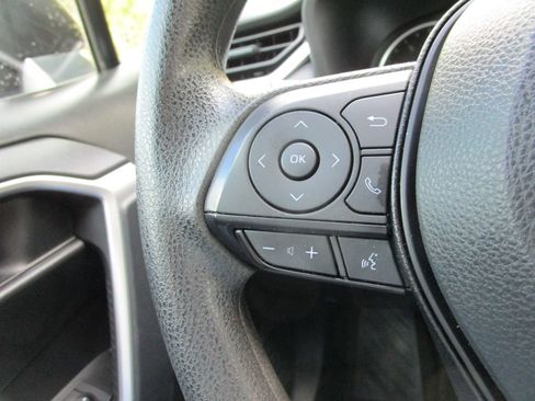 Used 2022 Toyota RAV4 XLE image 28