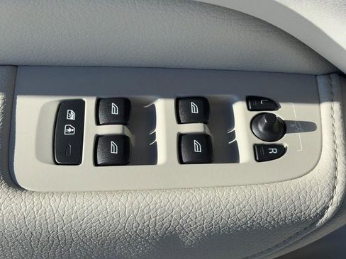 Used 2021 Volvo XC60 T5 Momentum w/ Climate Package image 23