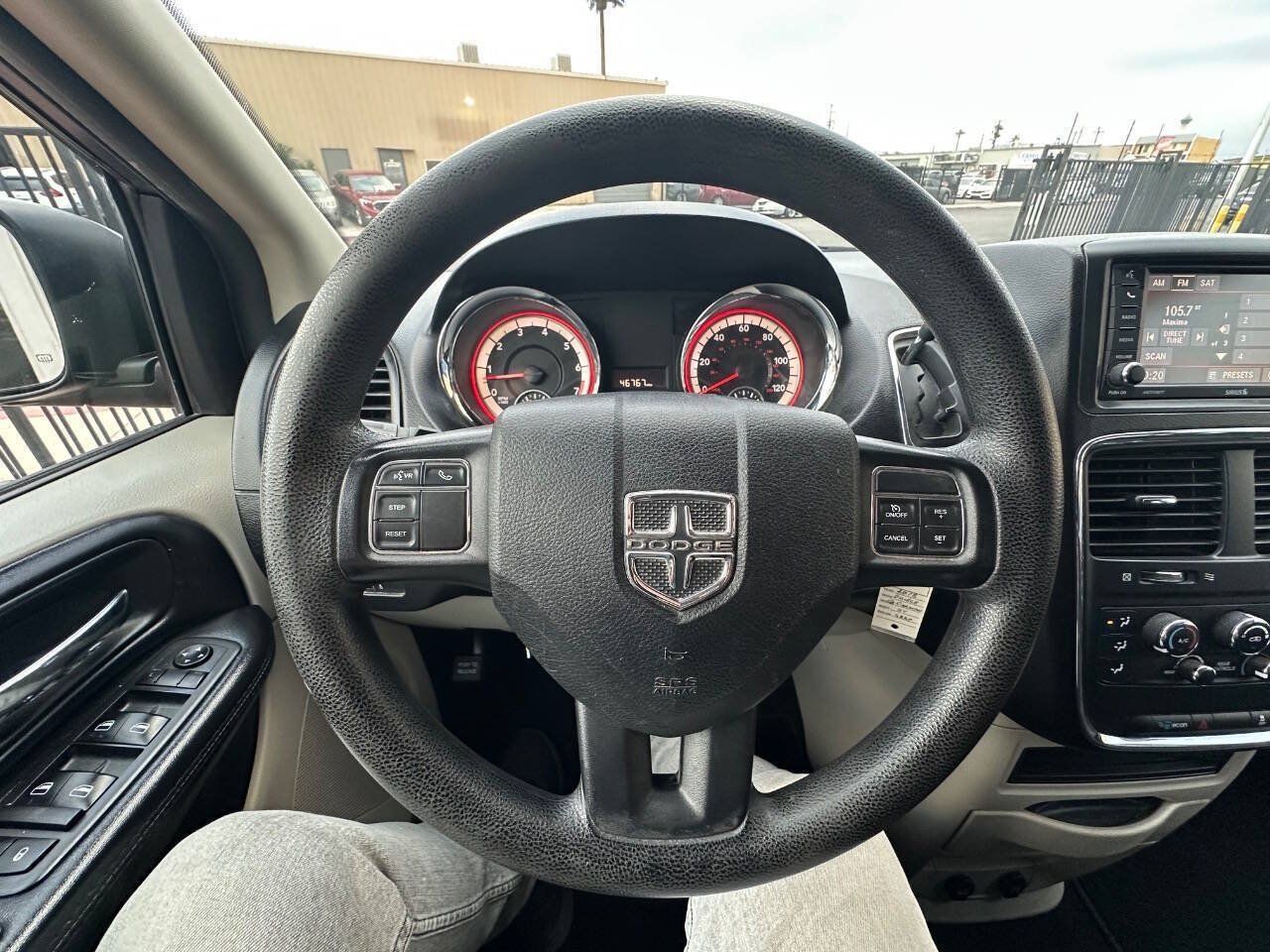 Used 2018 Dodge Grand Caravan SE w/ UConnect Hands-Free Group FWD image 16
